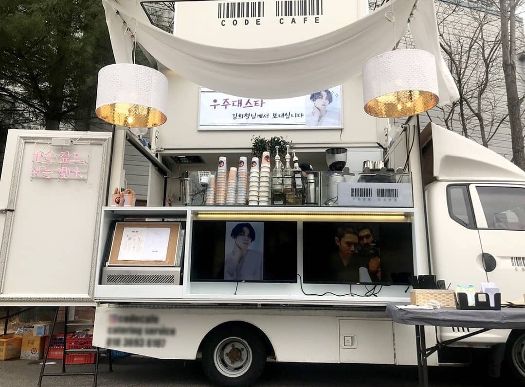 heechul personally paid for a coffee support truck for super junior's siwon & asked the "my fellow citizens" crew to take good care of him.