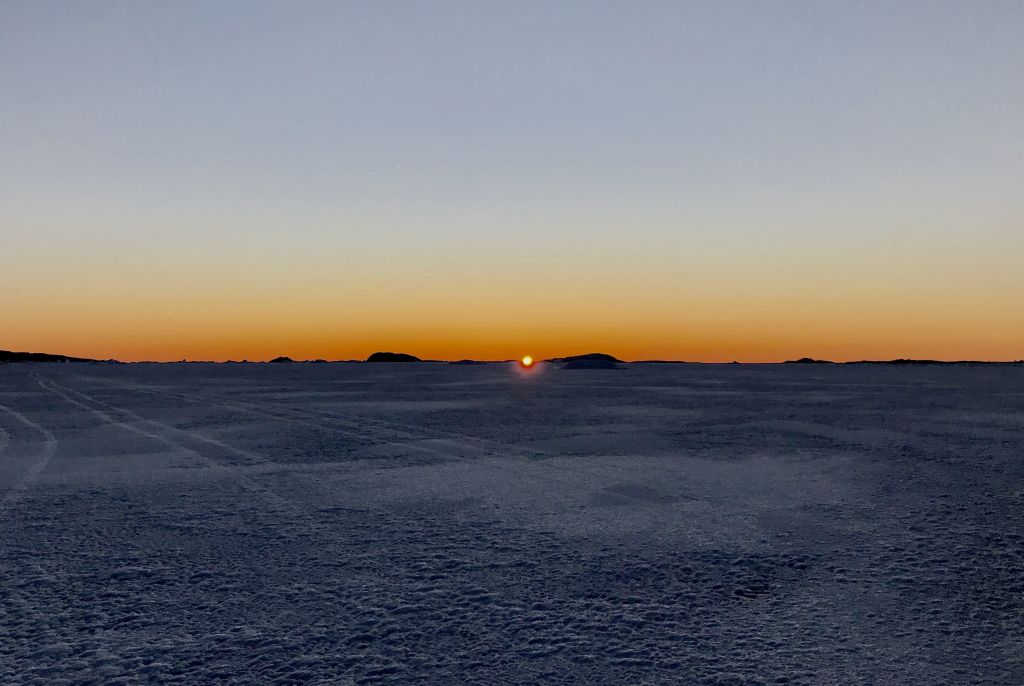 AntarcticReport's tweet photo. Celebrating the best 2019 photos from #Antarctica thru the year. June: goodbye Sun for five weeks at Davis Station, the midday view north across the sea ice. At latitude 68°34′ South, Davis is located 220km inside the Antarctic Circle; pic Meg McKeown @AusAntarctic https://t.co/M0UZFkeDQX