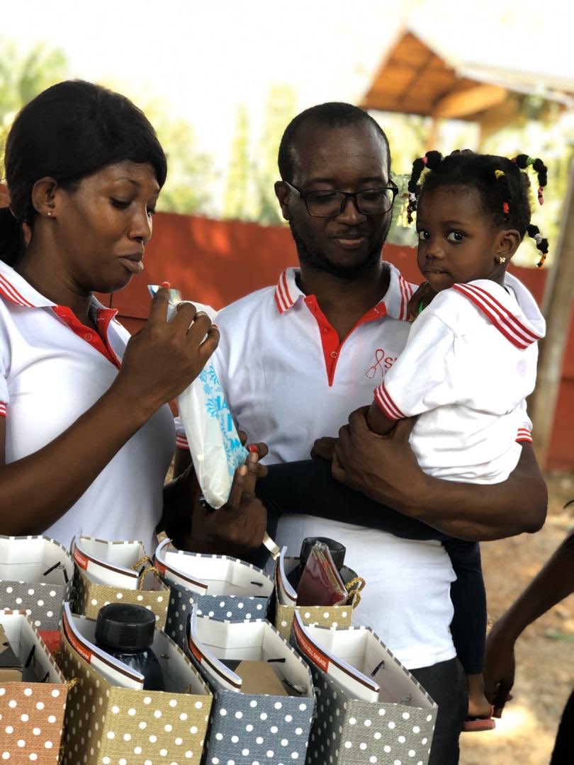 Sickle_Life's tweet photo. Gifts!!!
Everyone gets a gift at the Sickle Life Christmas meet-up.
Thank you all for your donations.
#SickleLifeMeetUp3
#SickleLife
#Ghana https://t.co/d7tsUFYAxL