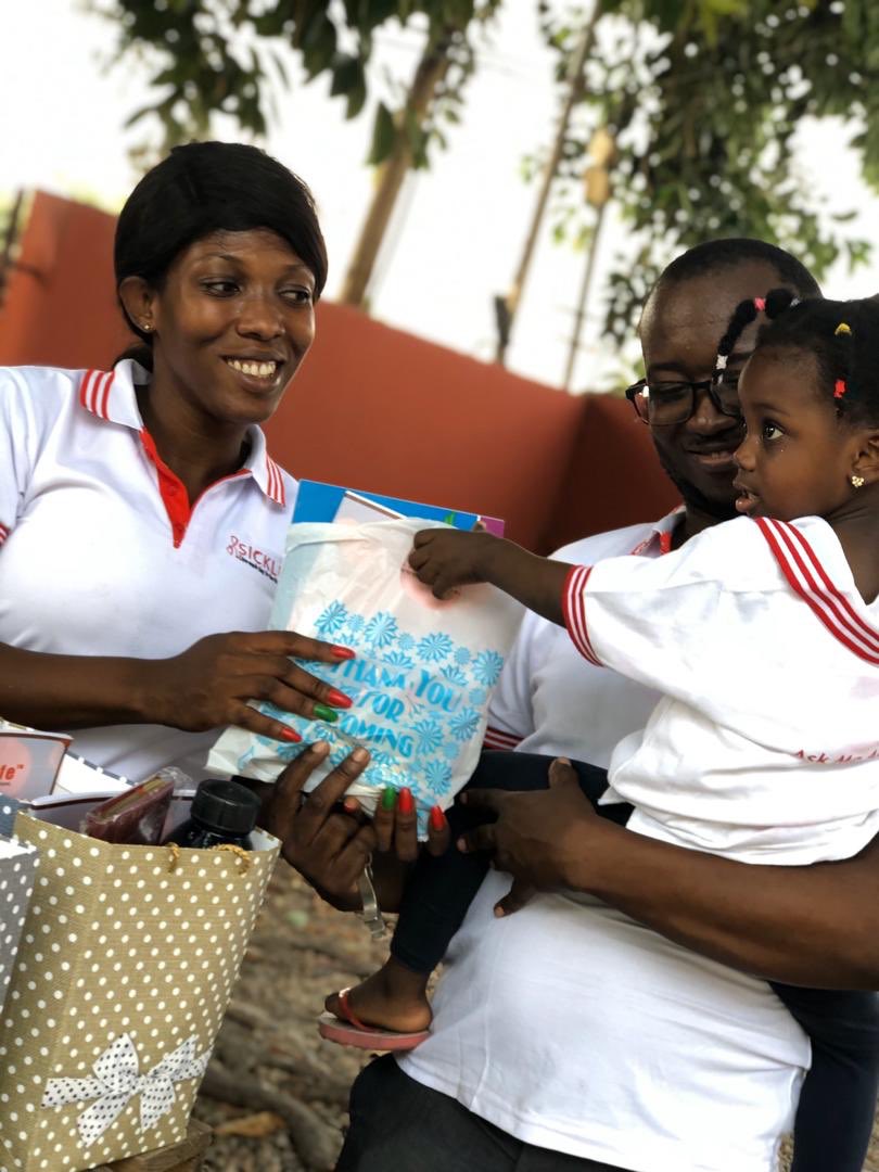 Sickle_Life's tweet photo. Gifts!!!
Everyone gets a gift at the Sickle Life Christmas meet-up.
Thank you all for your donations.
#SickleLifeMeetUp3
#SickleLife
#Ghana https://t.co/d7tsUFYAxL