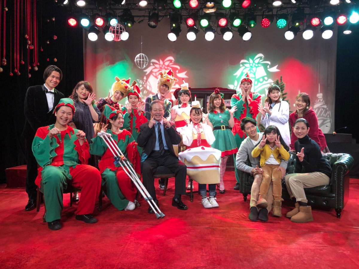 saahooks's tweet photo. 今年もお世話になりました！
たくさんの素敵な出会いがありました😊
今年出た舞台全部踊ってたな💃笑

来年もよろしくお願いします🤲

風邪をこじらしているらしいえるもっちとのディズニーの写真も添えて w(これも大事な今年の思い出 w)
良いお年を😆 https://t.co/OSC1K25281