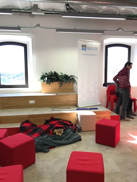 TechBarcelona's tweet photo. Fa una setmana del #OpenFamilyDay on vam celebrar el Nadal fent visites al📍PIER01 de @bcntechcity amb els més petits, cantant nadales, decorant l'arbre de Nadal i fent cagar el #CagaTech
Agraïm la col·laboració a Alpino, @socialpoint, @mentor_vr i @EstrellaDammCat @Cacaolat https://t.co/oc1eV1YpBY