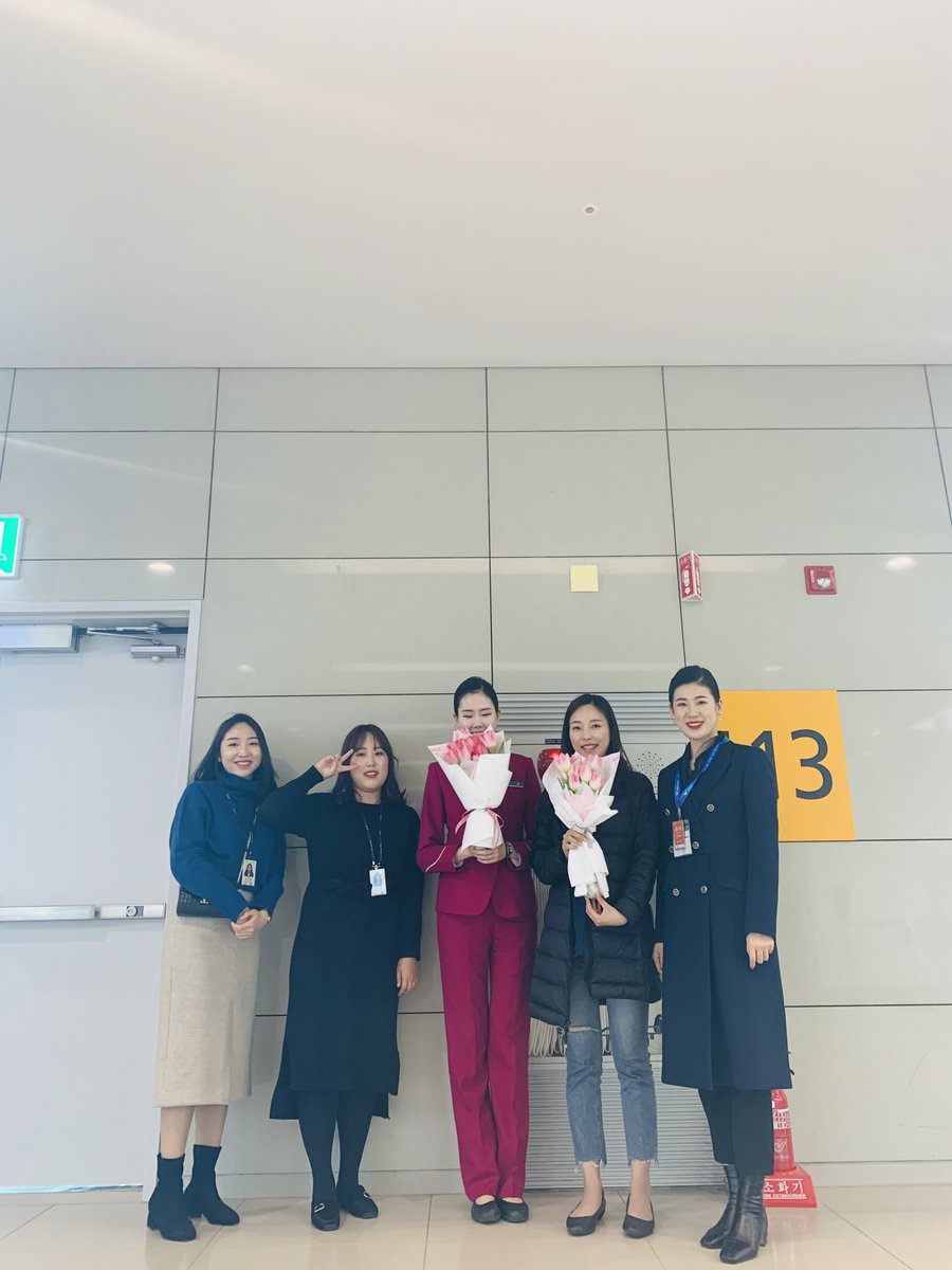 한 해 동안 고생해주신 저희 한국인 승무원분들이 2019년 마지막 비행을 마쳤습니다!😆
항상 따뜻한 미소로 손님을 맞이해주신 승무원분들께 박수를 보내주세요👏
⠀
저희 승무원분들은 더 나은 서비스로 여러분들을 만날 준비하고 있답니다 🥰
⠀
올 한 해 수고 많으셨습니다! 저희 내년에 또 만나요!