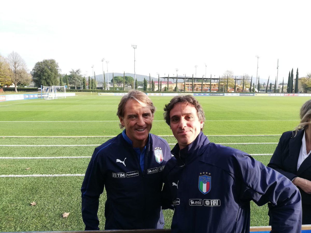 ecos_europe's tweet photo. Sta per calare il sipario sul #2019, ma siamo pronti per un #2020 all'inseguimento di nuovi sogni 🇮🇹
E se @Vivo_Azzurro di @robymancio ha già nel mirino #euro020, la Nazionale #CrazyForFootball" del CT Zanchini è pronta a difendere la @DreamWorldCup 🏆 #RoadToPeru
Buon 2020! https://t.co/69bh8jk2Ct