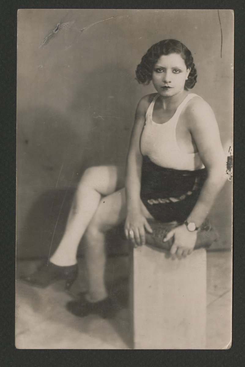 pelletiermarstr's tweet photo. Favourite thing I wrote this year, for @classicphotomag: the wonderful resource that is @Akkasah_NYUAD and how a chance digital encounter with this image distracted me from my work (in the best way) 📸 Studio portrait. Photographer &amp; date unknown. Yasser Alwan Collection, ref577 https://t.co/KH5IIpUe0U