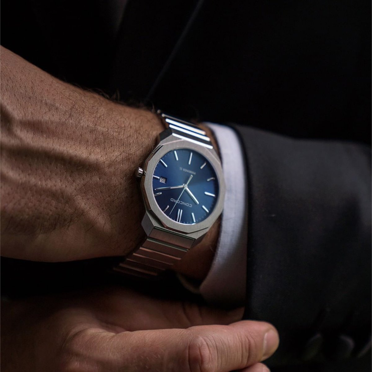 BehbehaniWatch's tweet photo. أنيقة و مذهلة هي اطلالتك مع ساعة كونكورد الراقية
Get a stylish and stunning look with the elegant 𝘾𝙤𝙣𝙘𝙤𝙧𝙙 watch ⌚
************************************************
#Concordwatches #SwissWatches #Kuwait #BehbehaniWatchWorld #Watch #Gents https://t.co/DXkMTKTTzp