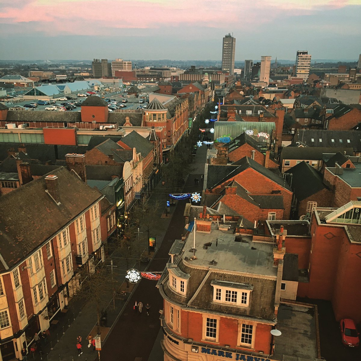Leigh984's tweet photo. @leicesterfest @dancingonice @visit_leicester Alongside a visit to the #IceRink a trip on the #WheelOfLight is well worth doing, seeing #Leicester from high up is something not to be missed (especially at sunset !) @visit_leicester @leicesterfest @BBCLeicester @sarhar1 https://t.co/kbV5snzIMh