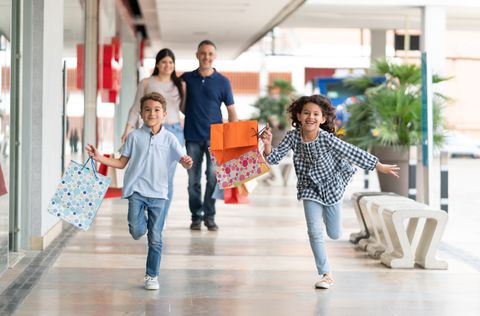 TheKoolHub's tweet photo. Feliz noche de Reyes. Hoy las marcas son protagonistas. #FelicesReyes #Retail #TheRetailHub #RetailSpain #Consumo #Tendencias https://t.co/LbguX5CVan https://t.co/L8XXekAsUe