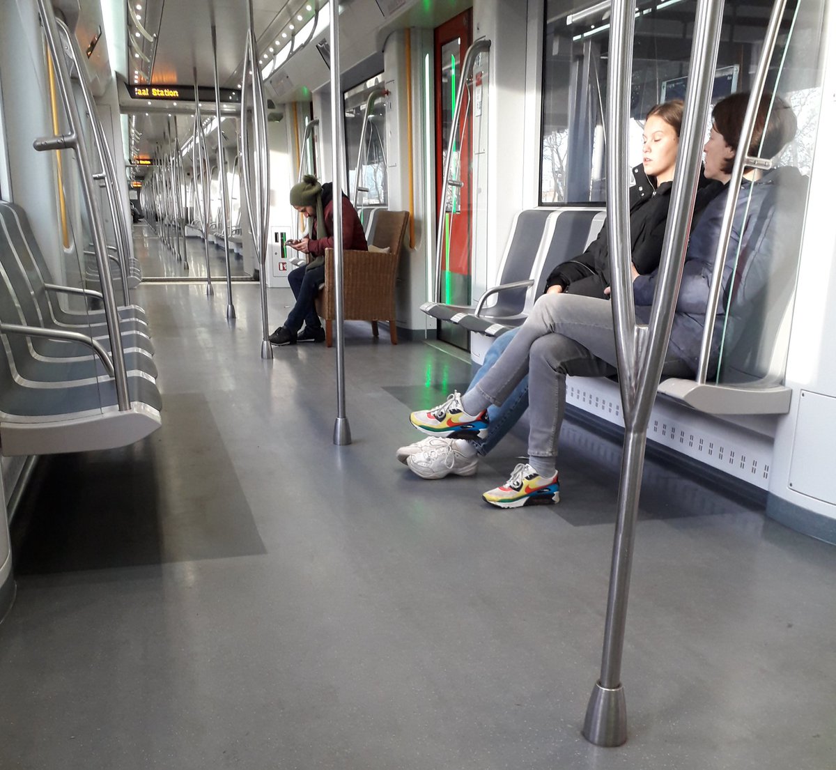 misscraftycat's tweet photo. Out side the box thinking to ensure you always have a seat on the Merto, bring your own. #amsterdam #lookscomfy #goodideabutnotforme https://t.co/SQI3u0ffFk