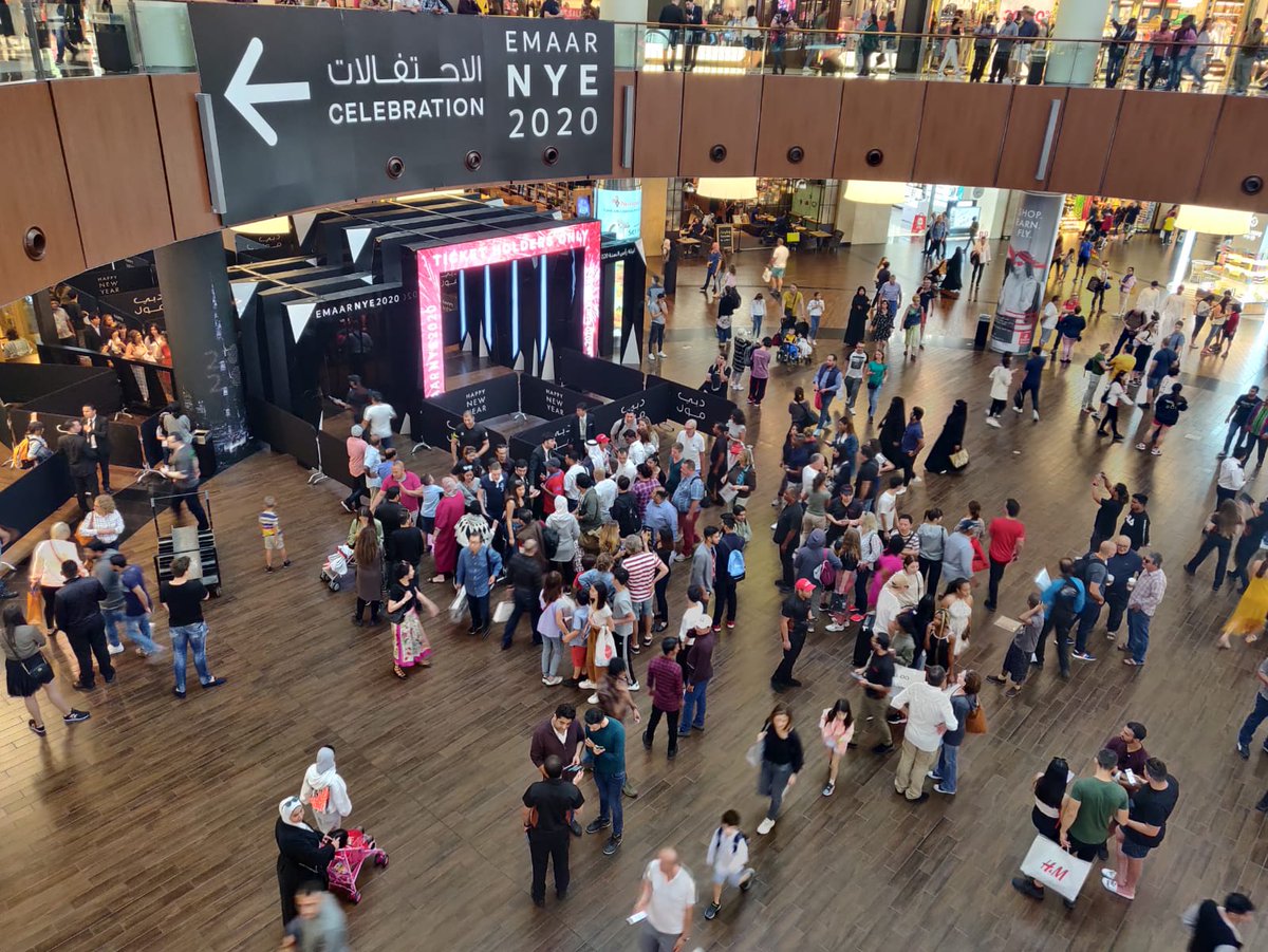 Khaleej Times On Twitter New Year 2020 Live Blog Crowd Builds