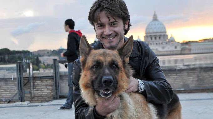 Delcroixx's tweet photo. #Rexchienflic bientôt sur #France3 https://t.co/l1ycm4CyYG via @TVMAG https://t.co/XKPyXN6Ftu