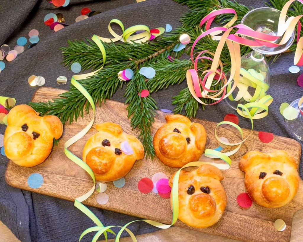 vorstadtleben's tweet photo. Kein Jahresrückblick und ein Glücksschweinchen Rezept #glücksschwein #2019 #rezept https://t.co/FRbl2Uf8HB https://t.co/PT0YW3XEjl