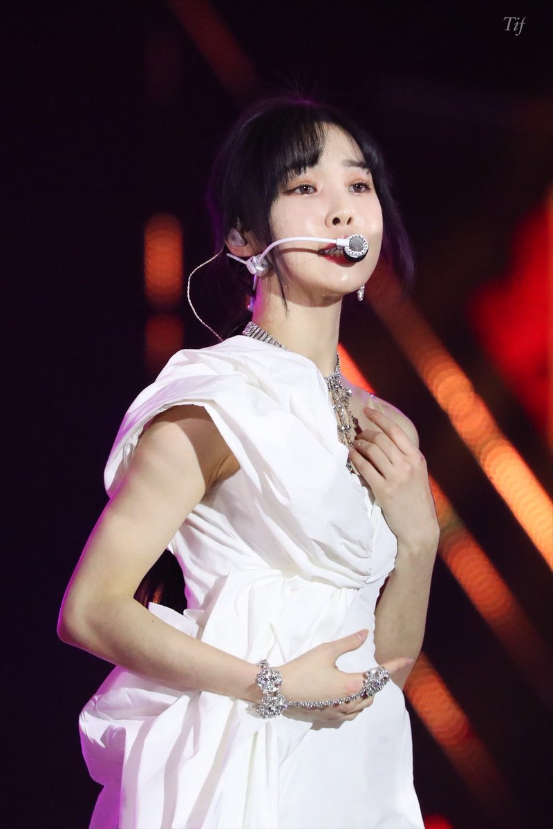 Tif971004's tweet photo. 191227 KBS 가요대축제
High note~~~😭😭
2019 really did awesome and hard work!! Thank you~~
#Yuju #유주 #최유나 #ユジュ
#GFRIEND #여자친구 #ヨチン https://t.co/uRsU8wfvzE