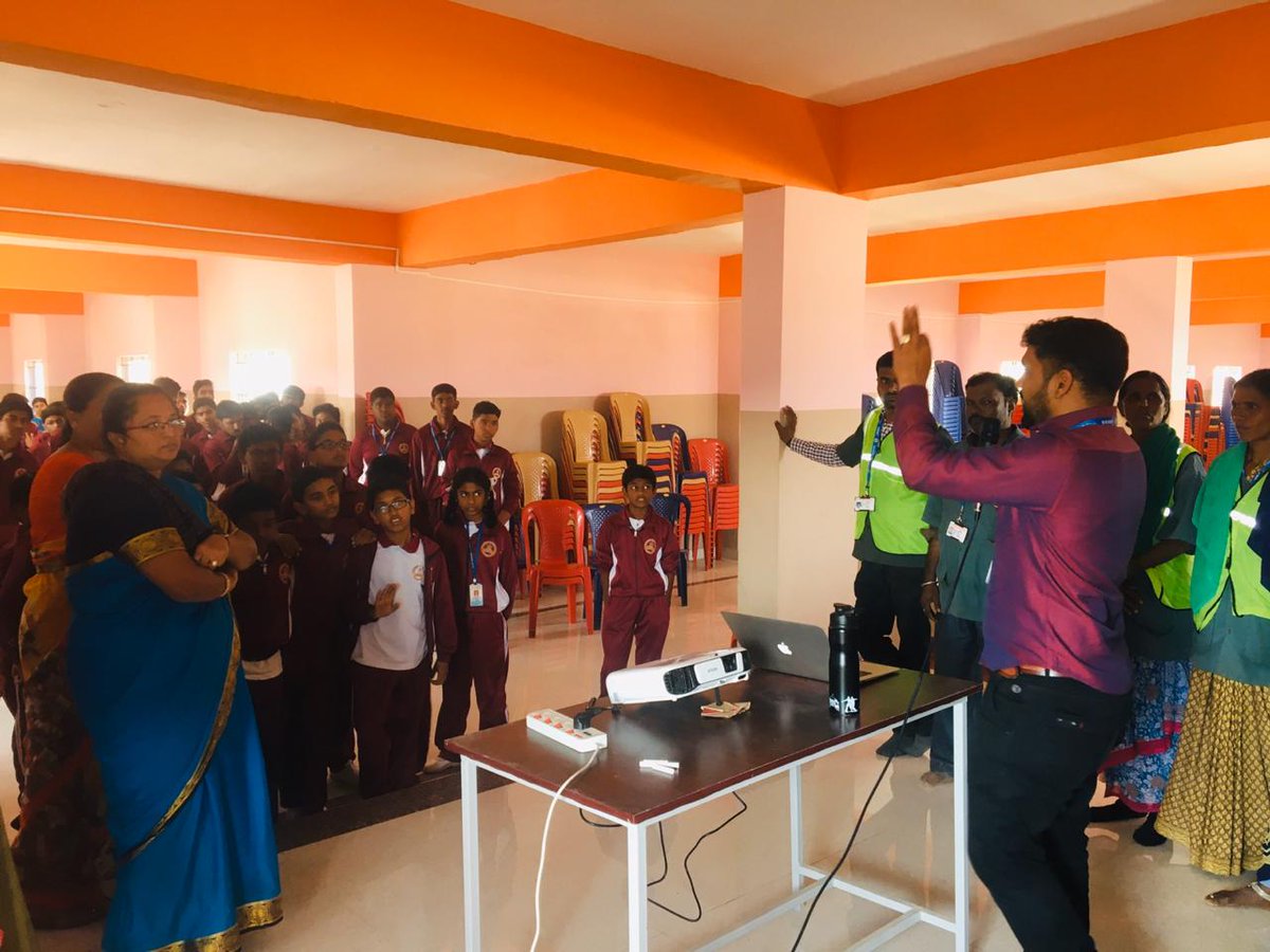 saahas_ngo's tweet photo. #PublicHero #BBMPEmployee
Mr Ranjith, BBMP SWM supervisor Chowdeshwari layout, ward 192(Begur), is making all efforts to ensure all residents segregate waste at source. 
His support to help Saahas to implement its Bosch funded project in Naganathapura is highly appreciated (1/2) https://t.co/xrEzBkdMHn