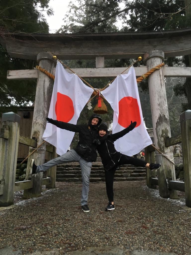 hillaura's tweet photo. Happy New Year from Japan!! Hoping 2020 is filled with adventure, happiness and good heath ⛩🇯🇵🎍 https://t.co/Jt7W2O4szR