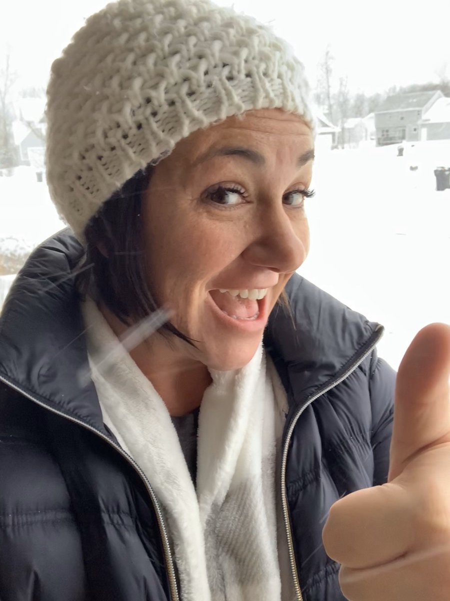 msqrd80's tweet photo. I may have just snow blew my driveway in my bathrobe because, vacation. #PureMichigan #backtocoffee https://t.co/g1ajEoJwBK