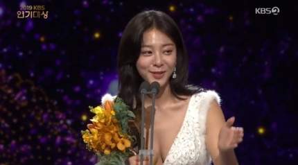 Excellent award for weekend drama
Male: #kitaeyoung (#motherofmine) #ohminseok (#LoveisBeautifulLifeisWonderful )
Female: #kimsoyeon (#motherofmine) #seolina (#LoveisBeautifulLifeisWonderful )