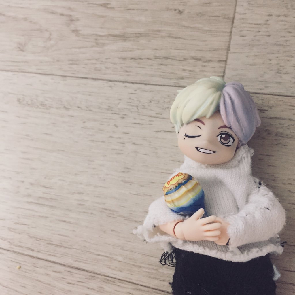 Mattel_Yoon's tweet photo. 사탕 보자마자 옵태 손에 딱 ✨✨

#윤몽이네🐹
#Mattl #BTS https://t.co/mPWyJsYWoO