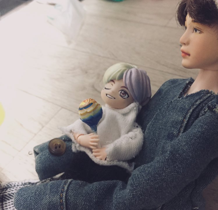 Mattel_Yoon's tweet photo. 사탕 보자마자 옵태 손에 딱 ✨✨

#윤몽이네🐹
#Mattl #BTS https://t.co/mPWyJsYWoO