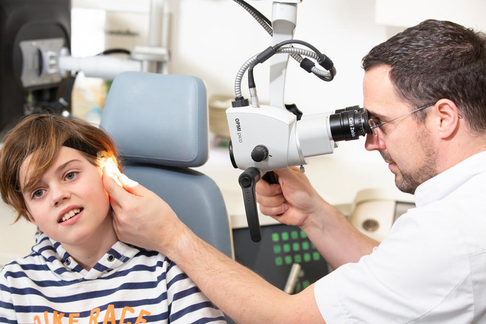 Heb je last van je oren na de jaarwisseling? Ga meteen naar je huisarts. Oorschade is het beste te behandelen binnen 2 weken. Maar het beste is natuurlijk om vanavond je oren goed te beschermen tegen de harde knallen. Lees de tips van KNO-arts Dennis Kox: bit.ly/2S8KKUn