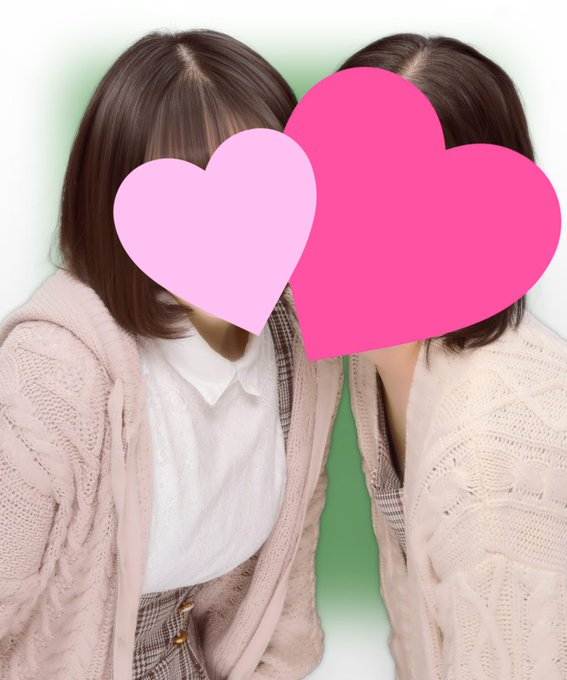 #今年最後のツイート

今年も楽しい1年でした???
ほぼ隠してるけど親友とのプリ2枚。
クラスの中で仲のいい友達との1枚。
水泳チームでの1枚よ?

みんなお世話になりました!来年もよろしくお願い申し上げます!! 