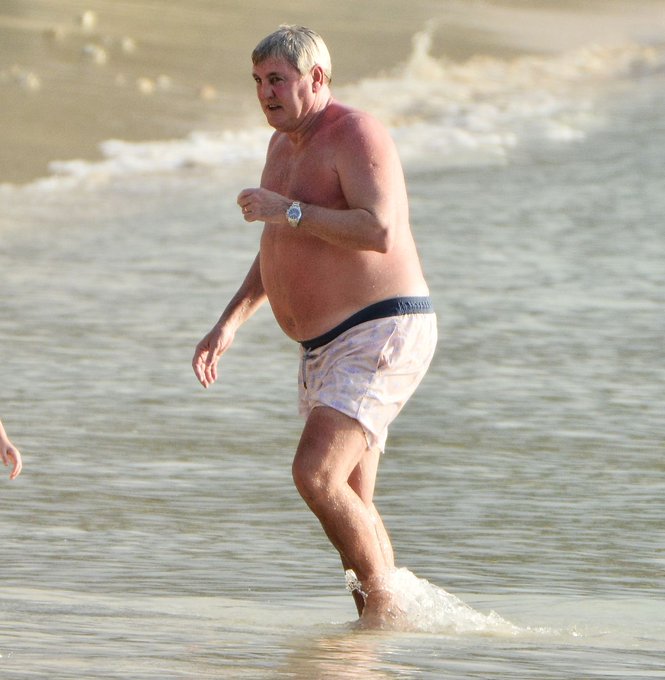  HAPPY BIRTHDAY Steve Bruce turns 59 today.

Here he is after successfully swimming the Channel in 2013    