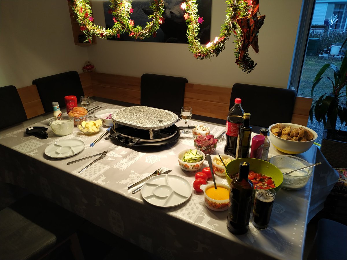 nievarisart's tweet photo. Let the feast beginn X3
#raclette #foodcomaincoming https://t.co/ZUZbG8FszU