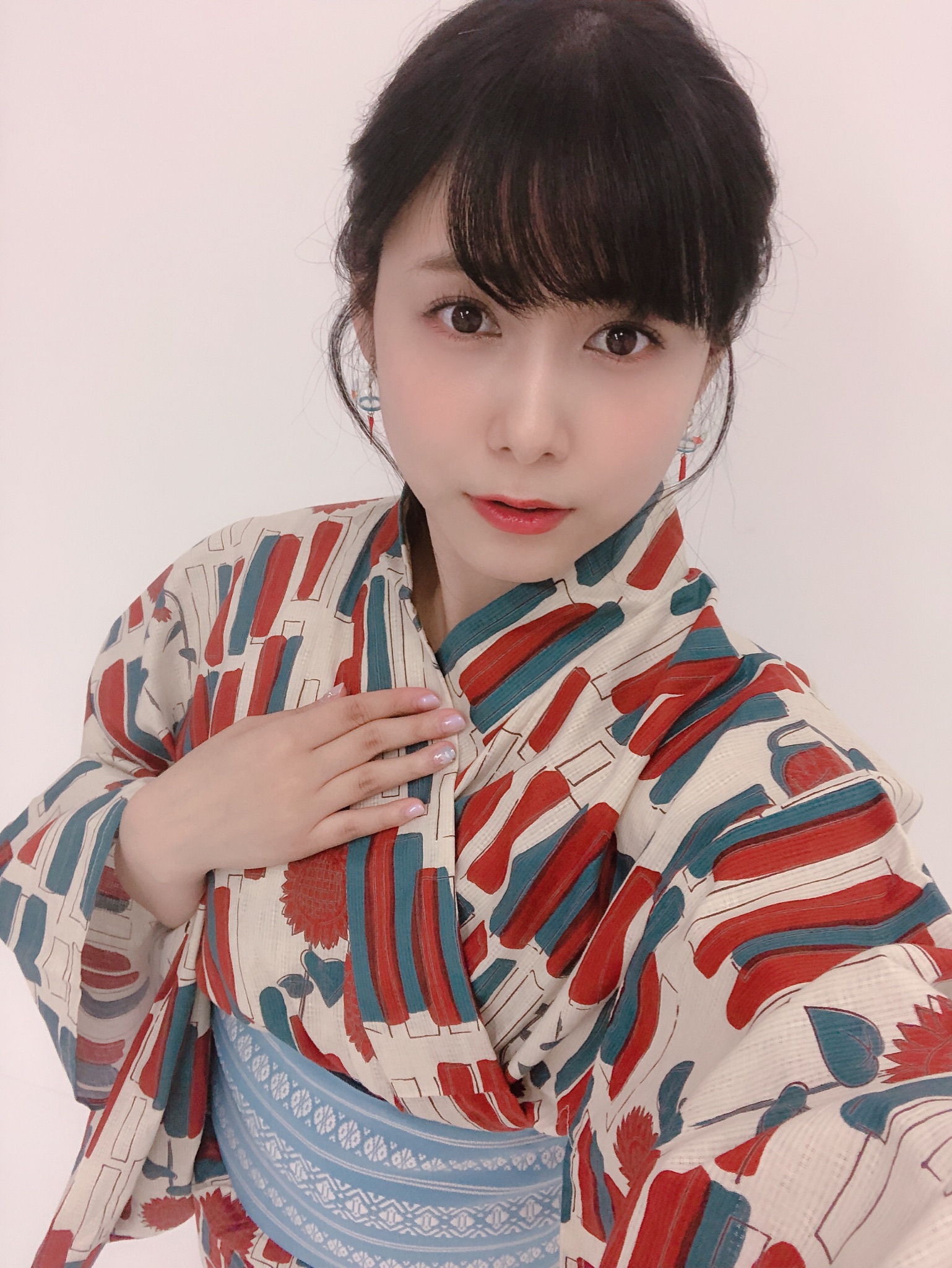 津田のラジオ っだー あけました ちょっと夏っぽい写真ですがどうぞ そしてご結婚報告が多くてびっくり おめでとうございます 年もよろしくお願いします 津田美波 Daaaaa