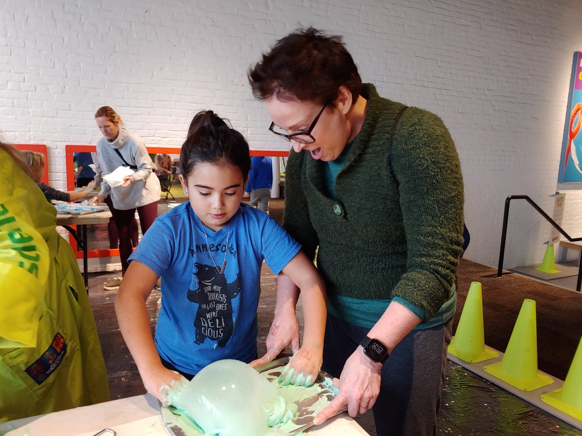 JoGetsCurious's tweet photo. Me: Can I take your picture and use it on social media?
Mom: sure, anything to help the science center! My husband asked if he thought we'd be home by about noon ....I said, "uh, no.....". #DoScience #NoonYears @KYScience #resolution #makemoreslime https://t.co/dT1CsAAMPh