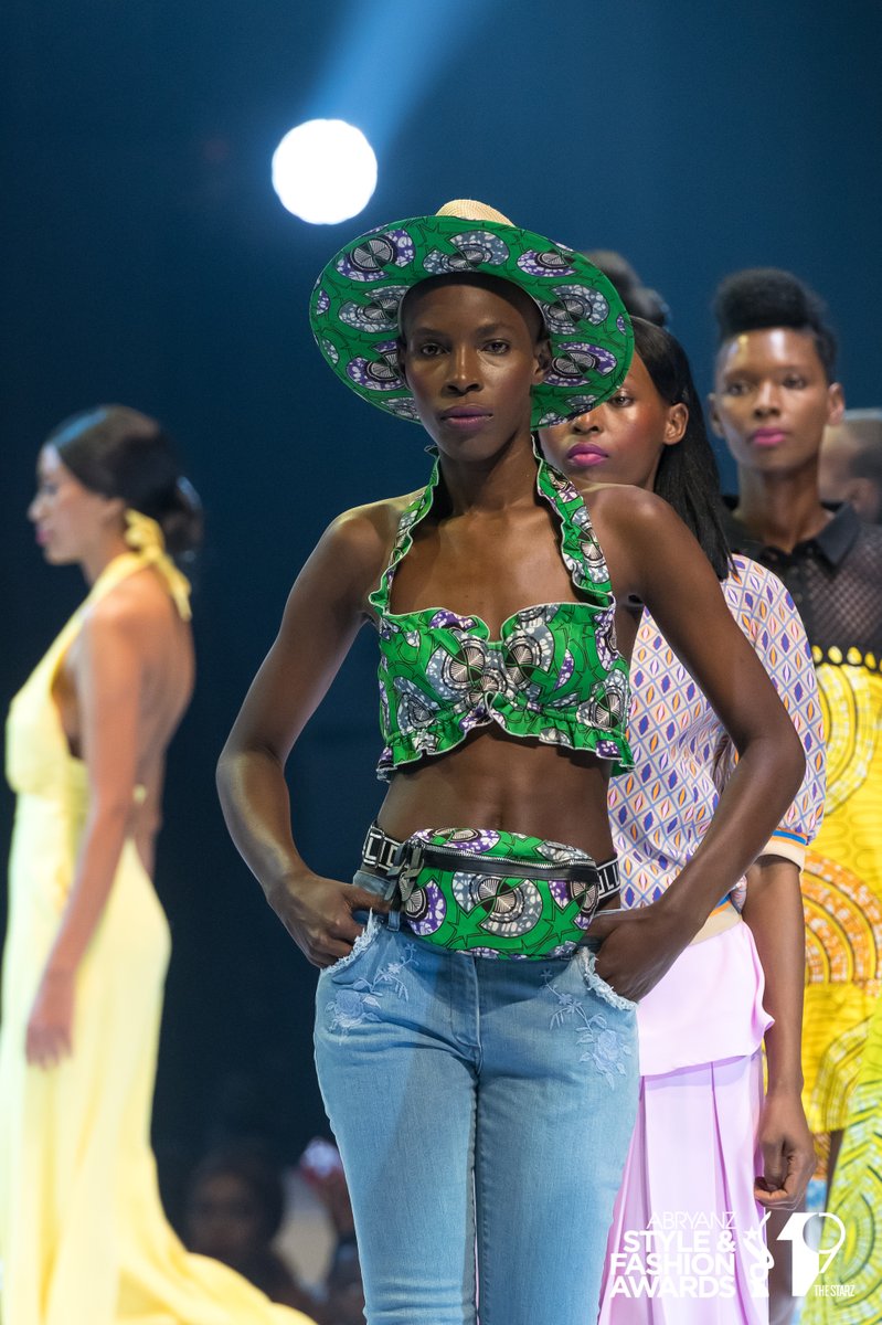 asfawards's tweet photo. The spirit of modernity, Oluchi presents itself with strong roots in the history, traditions, myths and rituals of Angola society.
#ASFA2019 #TheSTARZ https://t.co/rqCyW6g6FN
