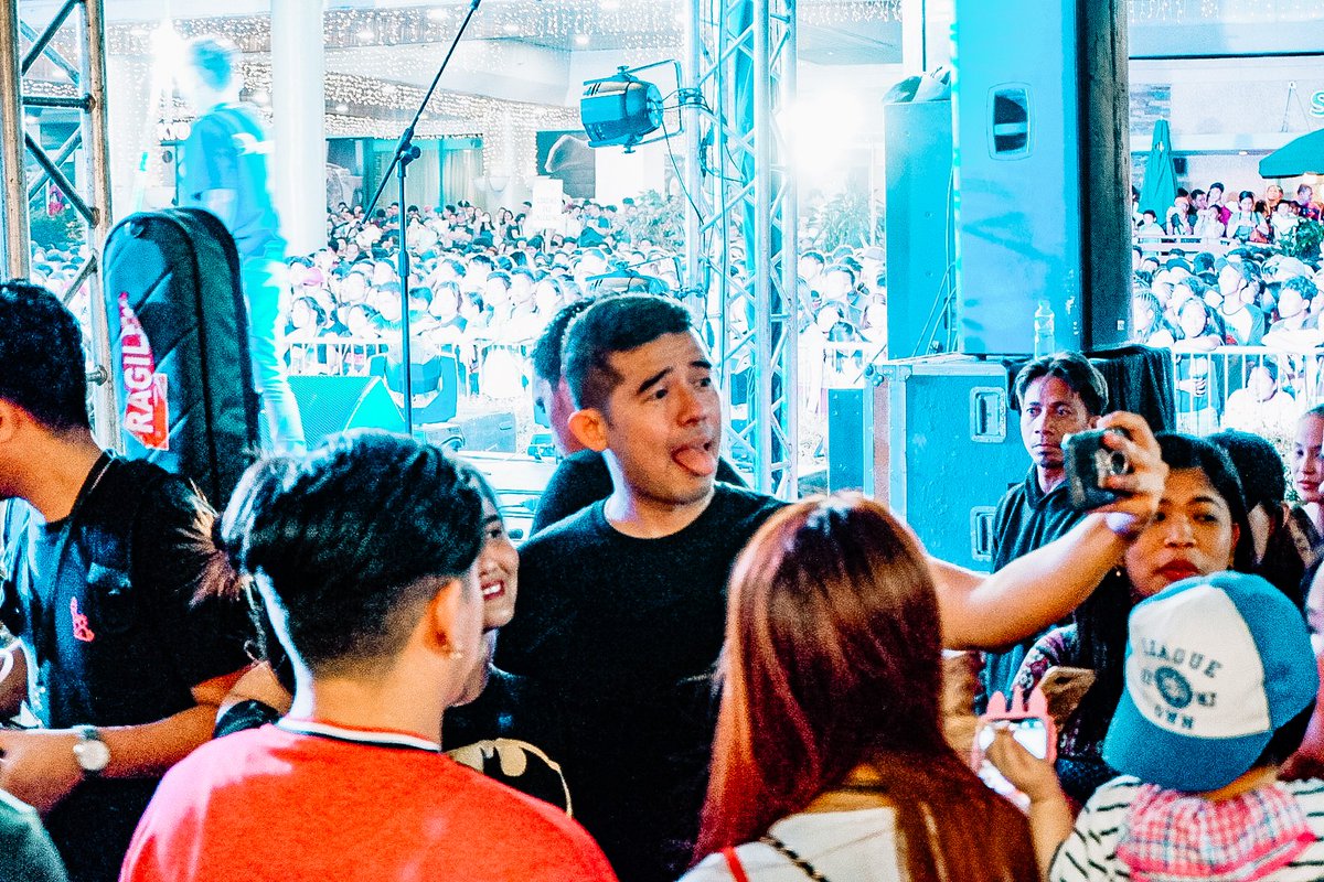 jerizesarmiento's tweet photo. Ang bait sobra.😊❤ @champluipio @halemusicph

#hale #halemusic #halemusicph

12-30-2019 https://t.co/oGNgisGJVK