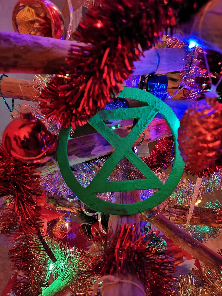 Bonnes fêtes à tous les rebelles du monde.