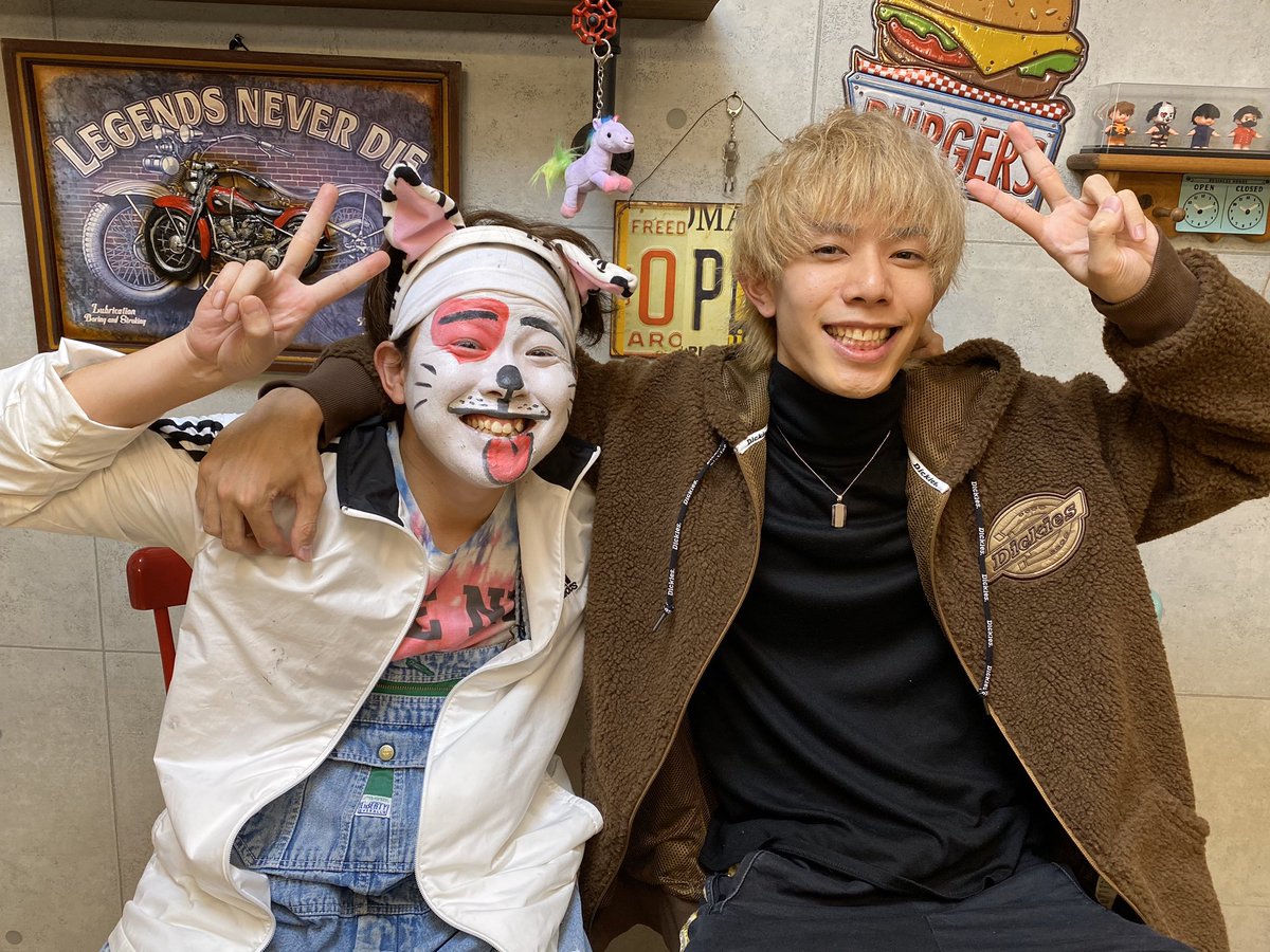 19box_jukebox's tweet photo. What’s up! We are! 19BOX!!! https://t.co/onxdCE4HEU