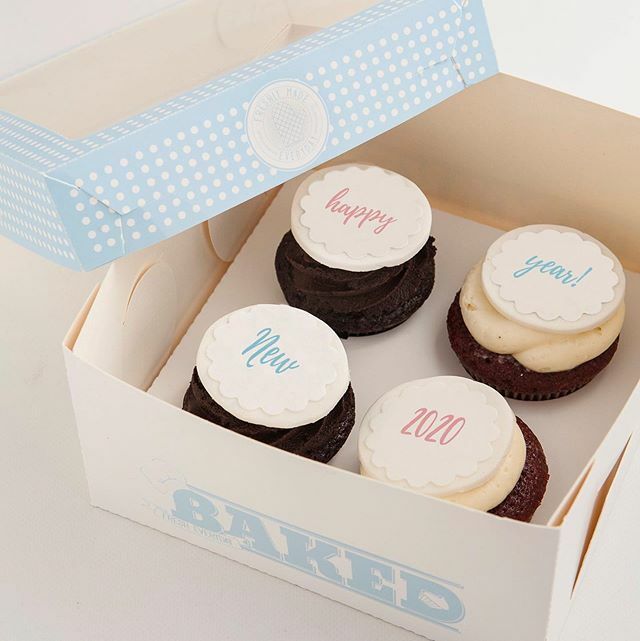 CupcakeCornerPL's tweet photo. Życzymy dzisiaj wszystkim szampańskiej zabawy i wszystkiego słodkiego w Nowym Roku! 🎉🍾⭐ Poniżej przedstawiamy godziny otwarcia naszych kawiarni w okresie noworocznym: ▪31.12.2019
Bracka, Szewska Grodzka: 09:00 - 19:00
Michałowskiego: 09:00 - 17:0… https://t.co/BKnXQj1sRy https://t.co/UlewZ8sLmL