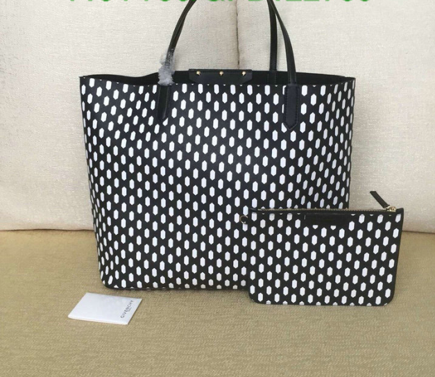 pk_collection's tweet photo. Givenchy Beautiful Bag
Martial: Monogram Canvas+Cowhide
Size: 35-28-15 cm
#bsmbagstore #bag #bolsas #carteiras #tendencia #amomuito #trend #lookdodia #vem2020 #verao2020 #boasfestas #em2020euprecisode https://t.co/uwdBKhNdXp