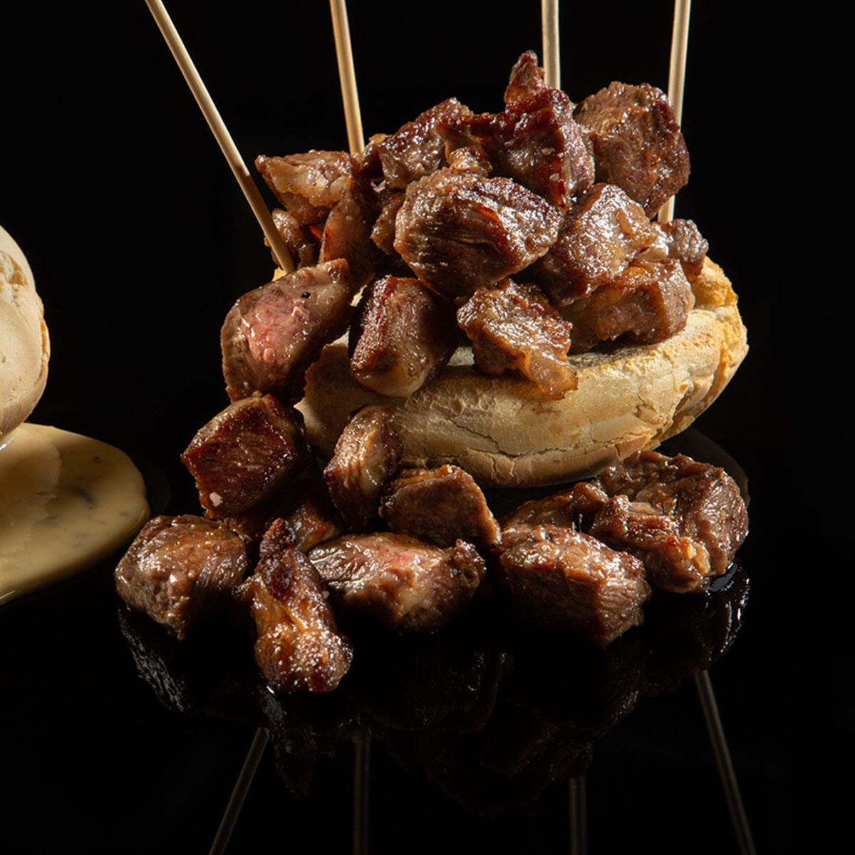 Para este año que va a comenzar, desde #SashaRestaurante queremos desearte que disfrutes como en el tiempo en el que no sabías lo que era un reloj.

Feliz Año 2020. Gracias por estar a nuestro lado. 

Bienvenid@ a casa, bienvenid@ a Sasha😊 
📷 Emilio Simón by <a href="/elioestudio/">Elio Estudio</a>