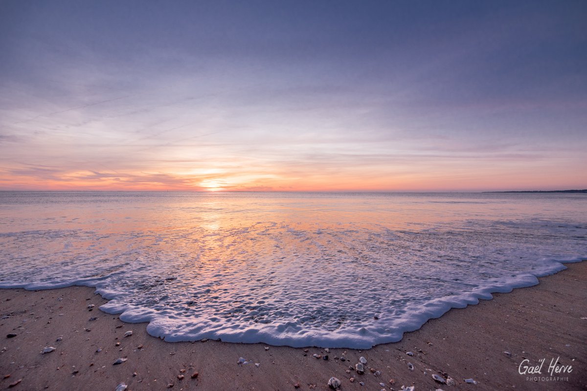 GaelHervePhoto's tweet photo. Grande plage de La Berrnerie en Retz - 28 decembre
@Tourisme44 #labernerie #labernerieenretz #cotedejade #loireatlantique #paysderetz #ocean #mer #coucherdesoleil #sable #plage #beach #sand #sunset #photo #landscape #paysage #atlanticocean #fire #nature #NaturePhotography https://t.co/D3Eg5h0qOR