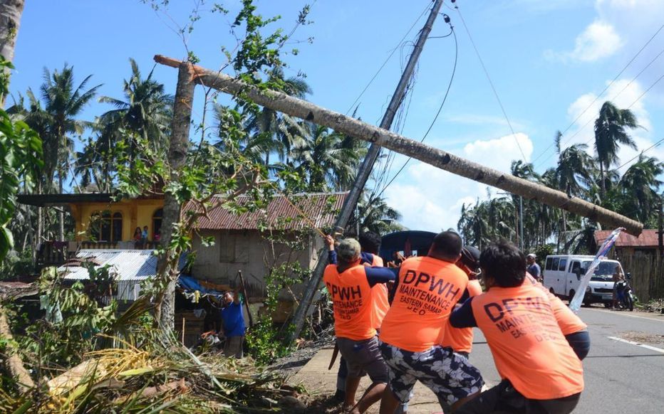 le_Parisien's tweet photo. Pire typhon de l'année pour les Philippines, #Phanfone a fait au moins 50 morts et des milliers de sans-abri depuis qu'il s'est abattu sur le pays le jour de Noël https://t.co/clswW2ghAx https://t.co/IqFOVbNlGo