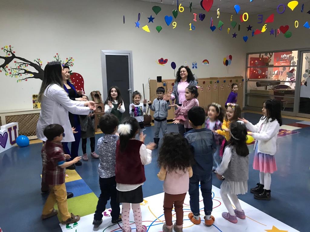 KG1 grubumuz ile 80ler partimizden 🥰  <a href="/esen_zeki/">Zeki Esen</a> <a href="/VuslatAkdogan/">Vuslat Akdoğan</a> <a href="/azraezo/">azra geçer çetin</a>