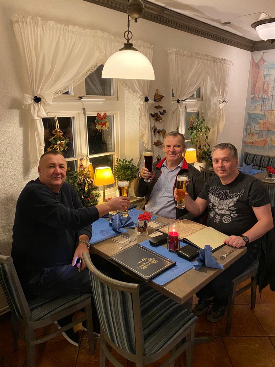 DF2ZC's tweet photo. On 28th evening a dinner with great food and good local beer was more or less mandatory: from left #UT1FG, #DF2ZC, #DG1KDD

It was great meeting him again. And it was good that Dirk and I travelled 1500 km by car within two days...just for that reason. https://t.co/AEbWggLEEc