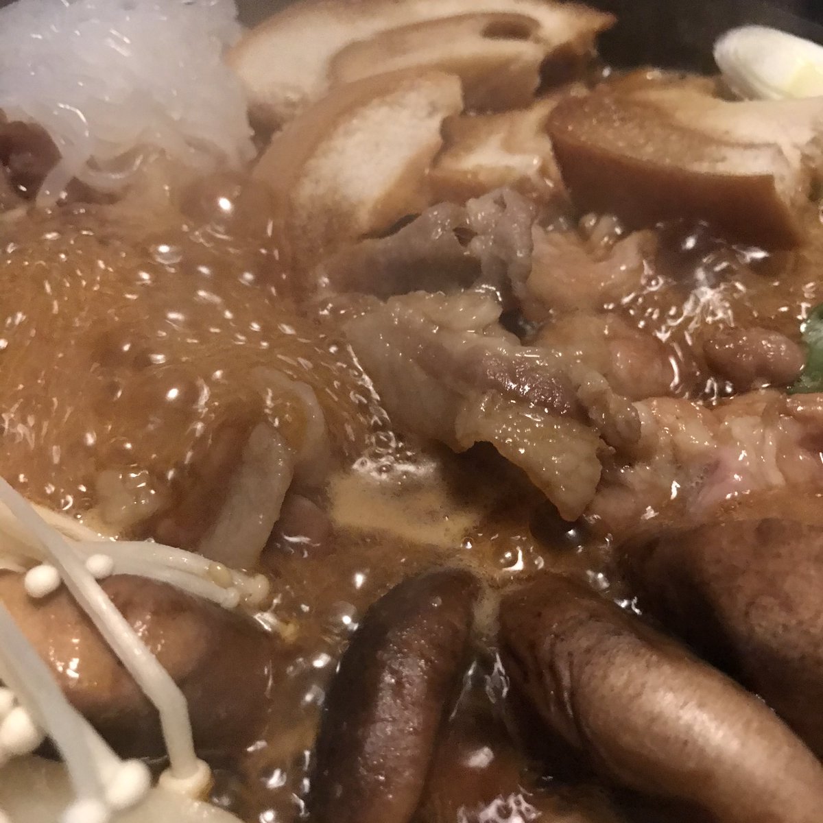 すぬぅぴぃ على تويتر 大晦日の晩ごはん すき焼きだったんだけど ボクだけ肉なし状態 火の通り具合全くわからず 手を出せずにいるうちに完食 肉なしのすき焼きって切ないわぁ 今年1年の締めがコレ 1年を象徴するね 色覚異常