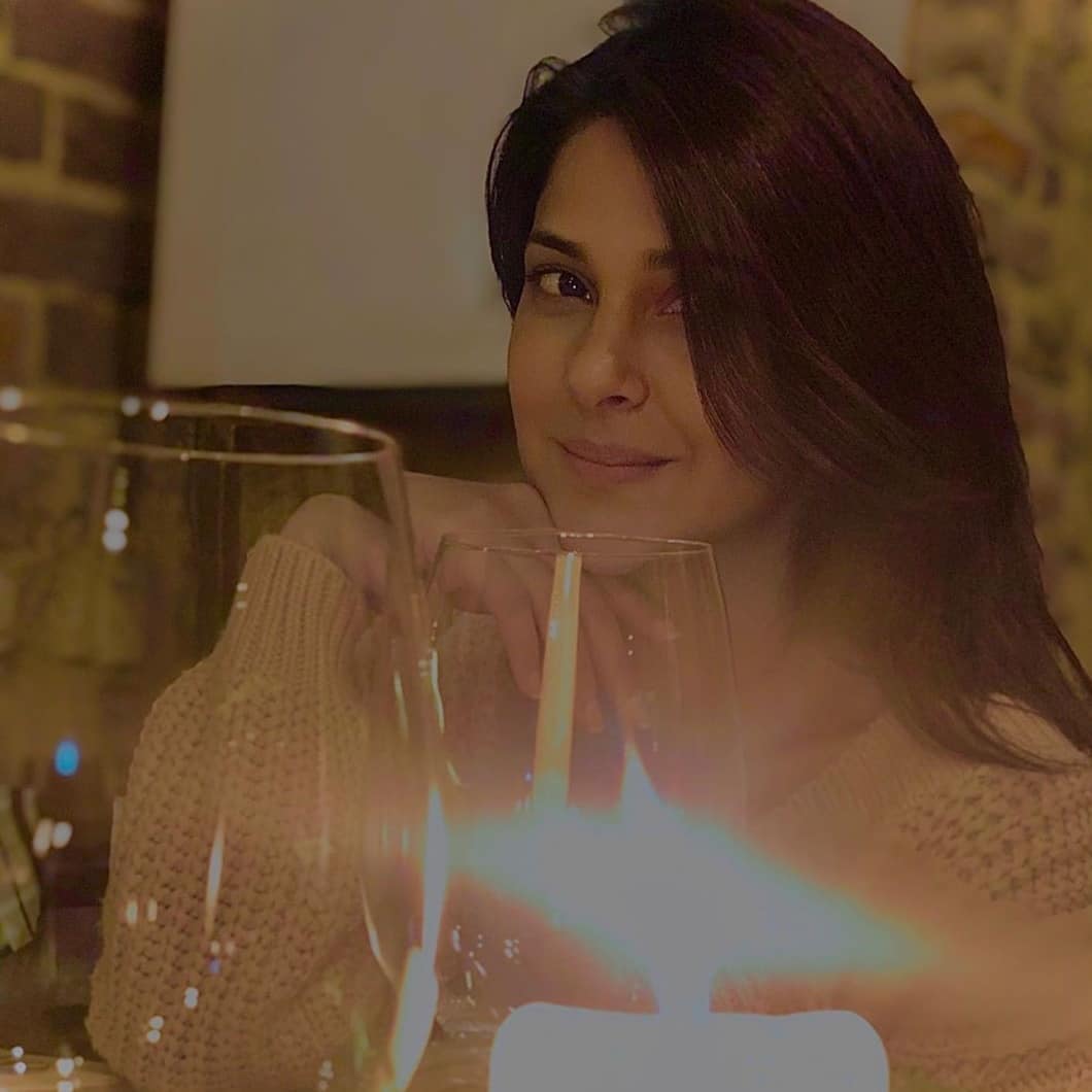 torchindark's tweet photo. We are crushing over this stunning picture of Jennifer Winget.
How many hearts for this beauty?
#jenniferwinget #jennifer #wingwithwinget #jenna #beyhadh #beyhadh2 #mayajaisingh #jenniferwinget1 #jenniferwingetfans #jenniferwingetclubs #jenna #stunner #TelevisionStarOfTheDacade https://t.co/Hkwokas0pF