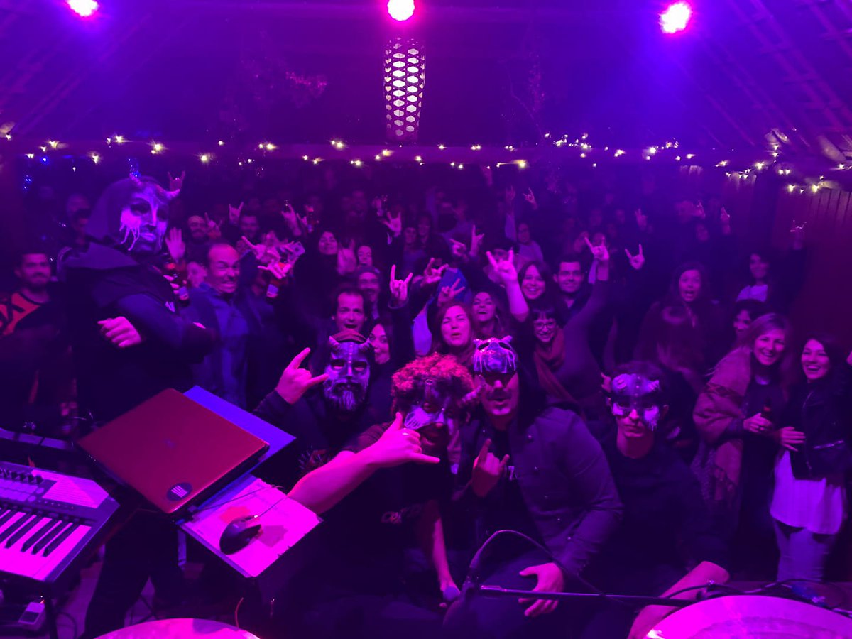 julianccmusic's tweet image. Una foto más del concierto fin de año de ayer con #CrazyZombie #PutOff y #Ofunkillo. Lleno absoluto.
Así da gusto despedir el año.