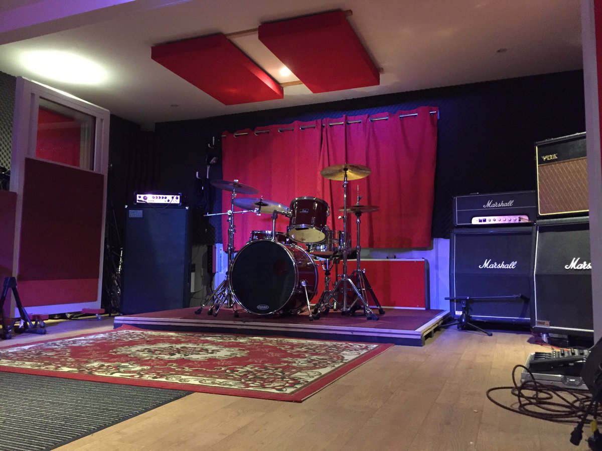 Happy place..... #rooksyard #recordingstudio #musicproduction #Studio #happydays