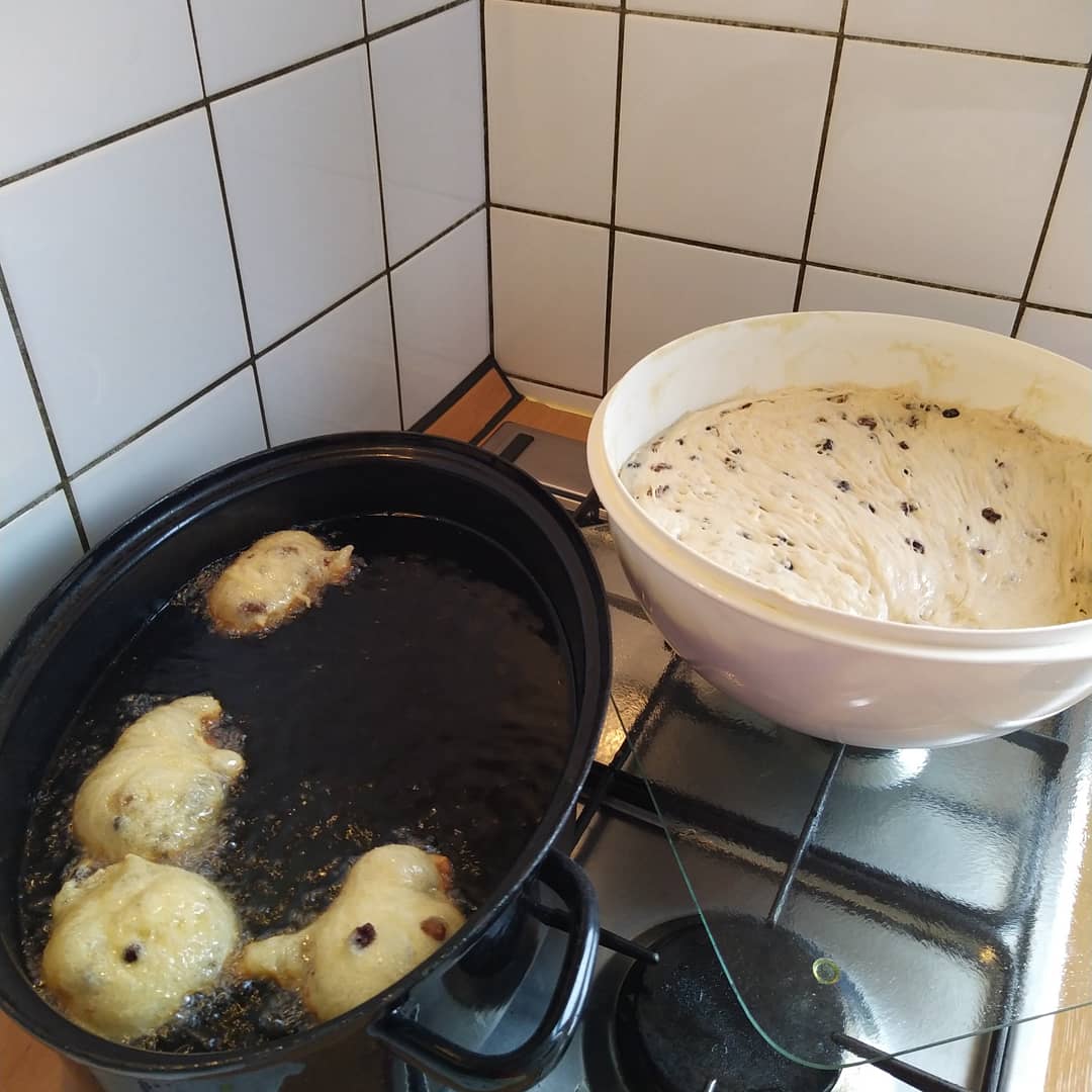 RemcoSpil's tweet photo. Oliebollen volgens opa's recept https://t.co/hp9NKP32bs