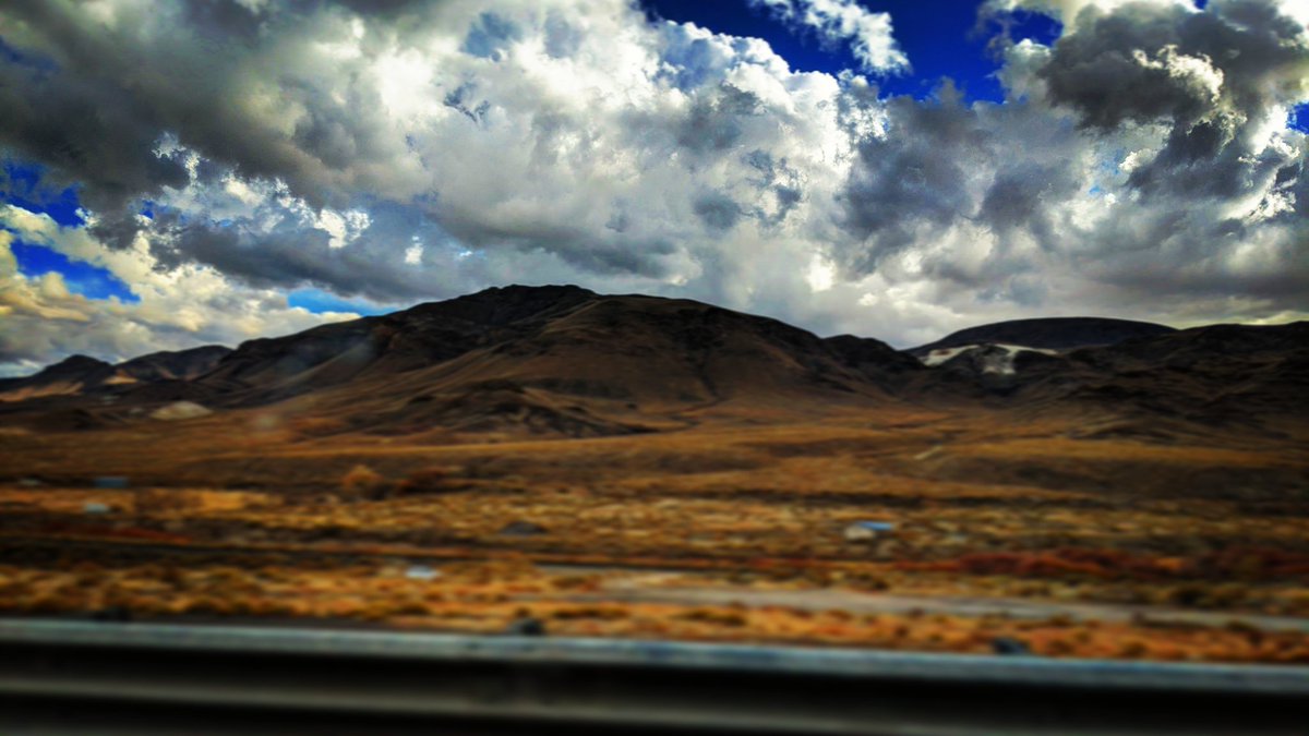 Hikari23k's tweet photo. Some views on our #roadtripusa. You never know what #naturalbeauty #mothernature will hold! This is somewhere on the #roadside near #reno #nevada @fpstordah. #travelphotography #travel #travelnevada #nevadatravels #couplevacation #canadiancouples #landscapephotography https://t.co/h9MiB7hDe2