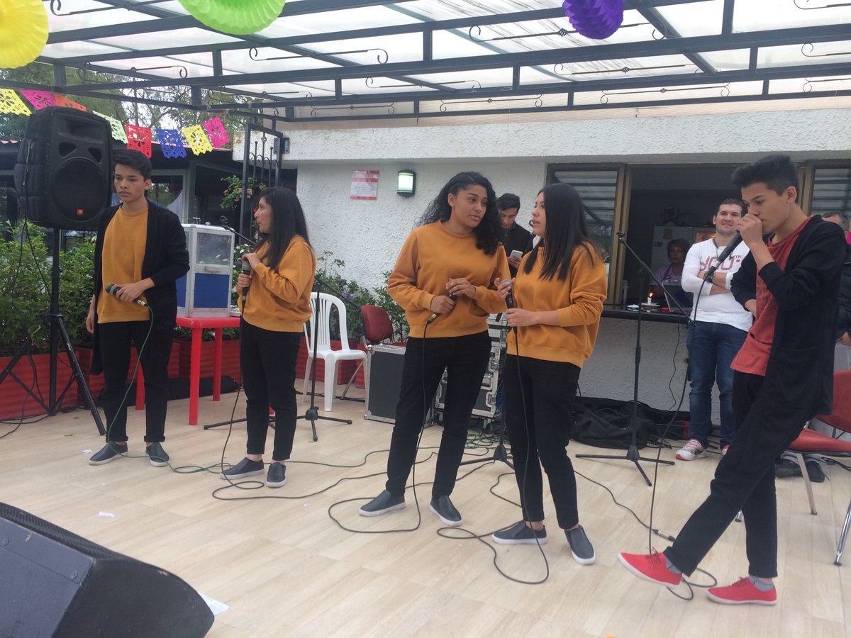 VocalCruz's tweet photo. Hoy queremos AGRADECER a cada PERSONA que nos abrio las puertas🎉, a cada PERSONA que toma de su tiempo para apoyarnos con un LIKE 🥳, GRACIAS DE CORAZÓN❤️. https://t.co/rOS6oN0WXG