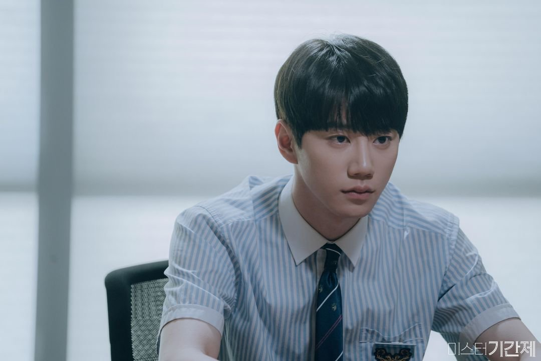 Класс врунов дорама. Класс лжи дорама софтбокс. Класс лжи дорама софтбокс. Юн гюн сан вера. Мистер контракт дорама 2019.