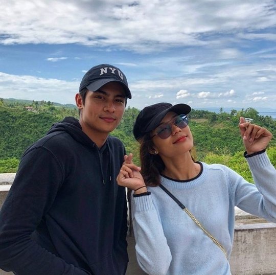 trashhhh01's tweet photo. I love this couple 😍😍
Superr kinikilig ako pag pinapanuod ko yung mga videos nila sa youtube 😍😍 waaaahhhhh yieeeehhhh 😍😍✨  I hope to see them someday 💞💞 

✨ DevKi Pa Rin Sa 2020 ✨

💞•DevKi•💞
✨ Devi ni kiko ✨ https://t.co/HvrMjEDImC