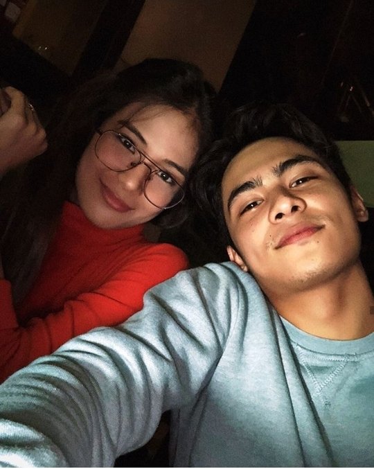 trashhhh01's tweet photo. I love this couple 😍😍
Superr kinikilig ako pag pinapanuod ko yung mga videos nila sa youtube 😍😍 waaaahhhhh yieeeehhhh 😍😍✨  I hope to see them someday 💞💞 

✨ DevKi Pa Rin Sa 2020 ✨

💞•DevKi•💞
✨ Devi ni kiko ✨ https://t.co/HvrMjEDImC